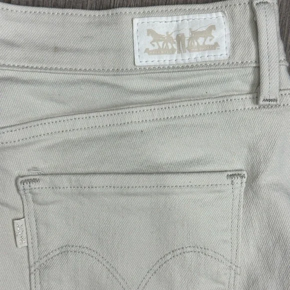 Women’s Levi’s 27 4 Small Denim Shorts Jeans Cream Rolled Hem Stretch 5 Pocket - Picture 6 of 10